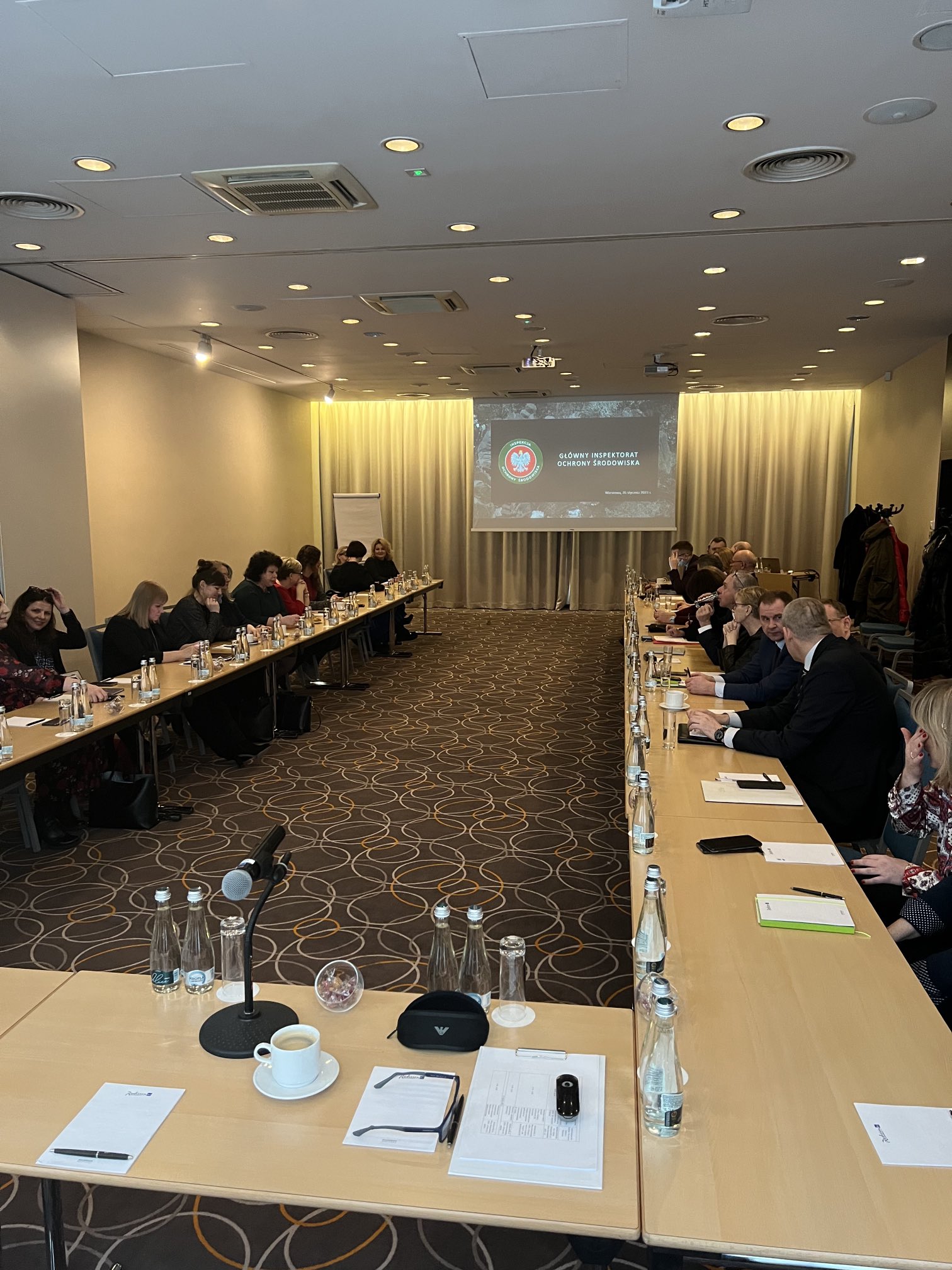 Wojewódzcy Inspektorzy Ochrony Środowiska i rzecznicy prasowi podczas spotkania w Warszawie