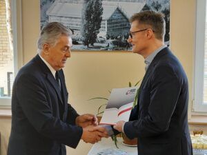 Wicewojewoda Lubuski wręcza nominację na stanowisko zastępcy Lubuskiego Wojewódzkiego Inspektora Ochrony Środowiska